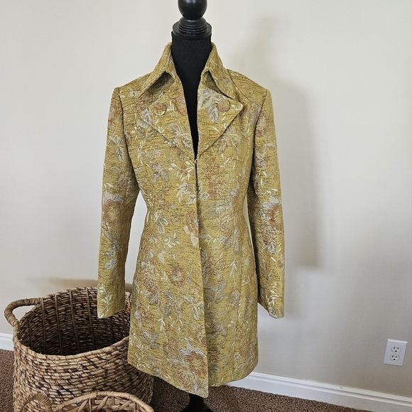 STUNNER!! Tapestry Coat - Picture 1 of 11